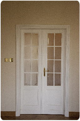 DRZWI PRZYLGOWE Z DREWNA SOSNOWEGO, OPASKI STYLIZOWANE, ZAWIASY KOBLENZ